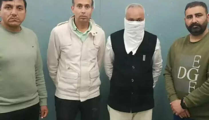 ACB caught district commander red handed taking bribe in Haryana