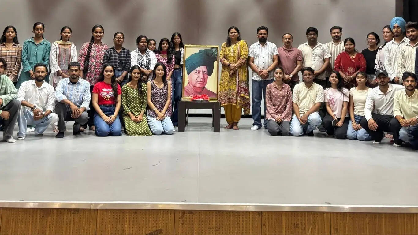  ​​​​​​​भारत के पूर्व उपप्रधानमंत्री जननायक चौधरी देवीलाल की जयंती के अवसर पर चौधरी देवीलाल विश्वविद्यालय सिरसा में विविध कार्यक्रम आयोजित
