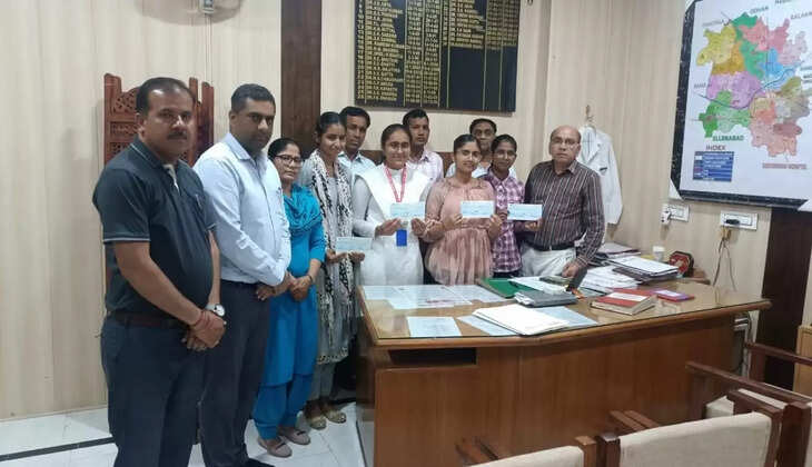Girls from the government school of Kagadana village in Sirsa excelled in the examination, a student of class 10th was given a cash prize of Rs. 75,000