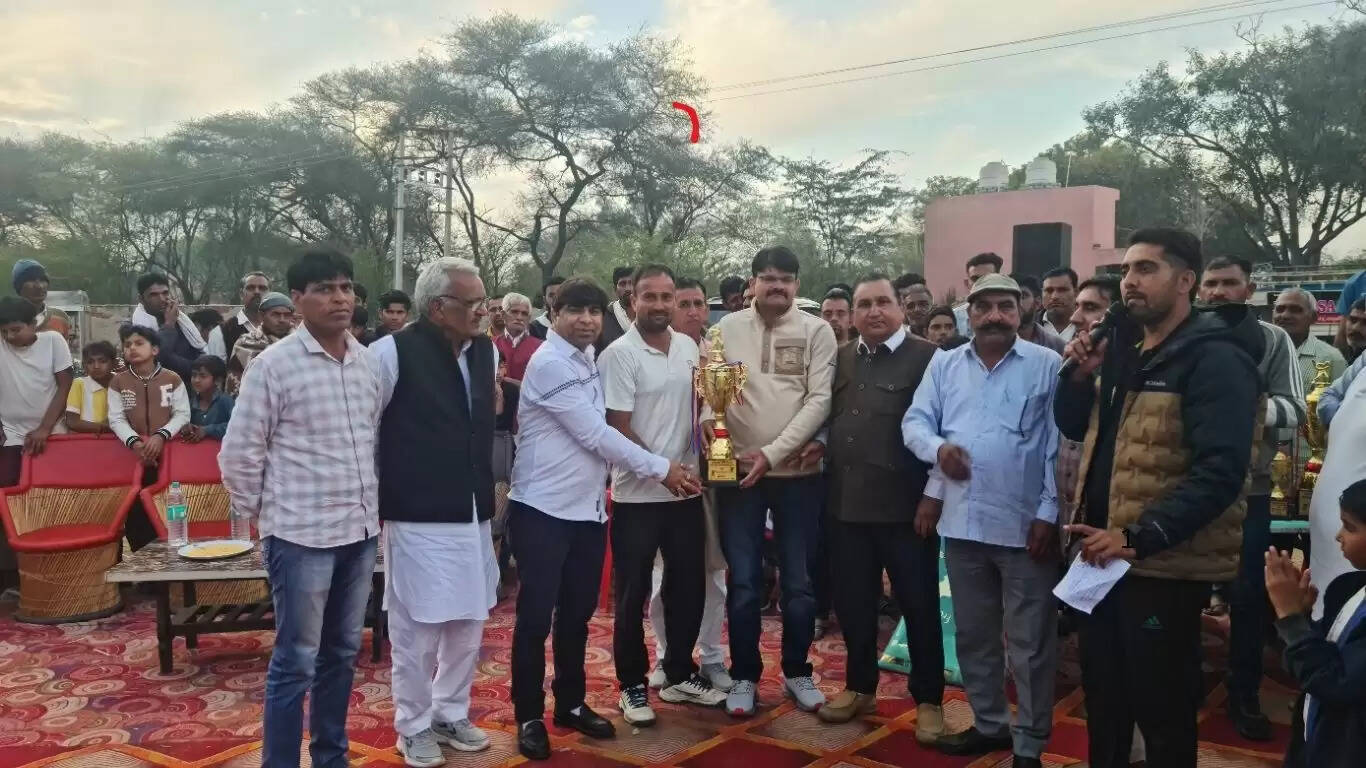 Danoda's team became the winner in the rural cricket competition held in Naharana village of SIRSA