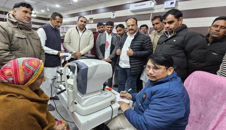  समाजसेवी कप्तान मीनू बैनीवाल ने ग्रामीणों की सुनी जनसमस्या 