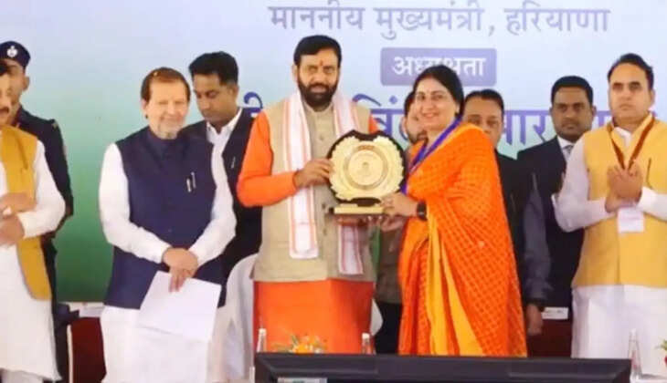 Vimala Sinwar, the first woman committee head of Haryana in the cooperative society, honored by Chief Minister Nayab Singh