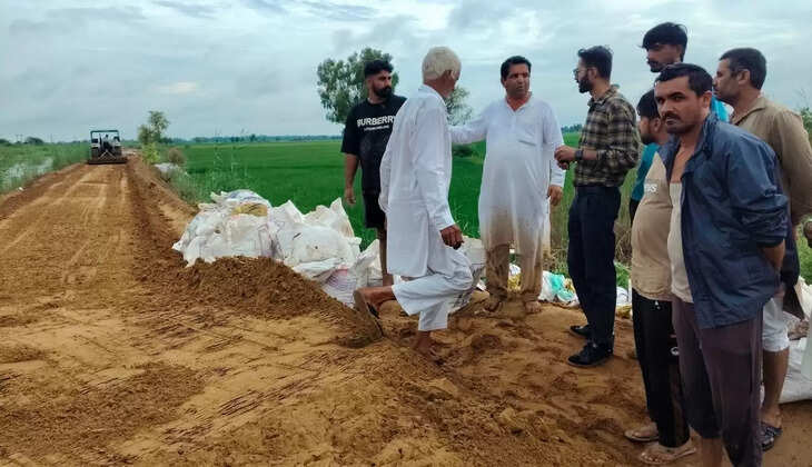 Waterlogging in temples of education, flood like situation in Chowpata area, overflow in Semnal Chowpata, villagers controlled it promptly