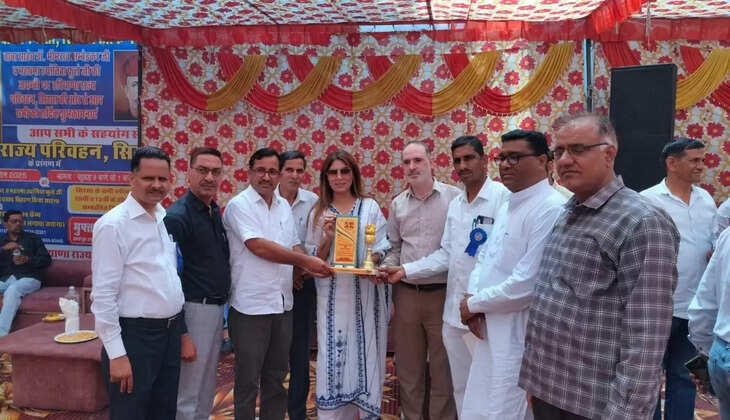 Roadways employees in Sirsa honoured top students on Baba Saheb's birth anniversary