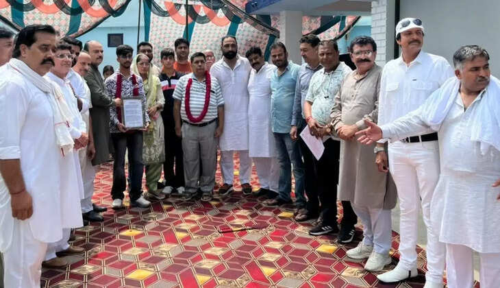 101 people donated blood and paid tribute to martyr Madanlal Dhingra