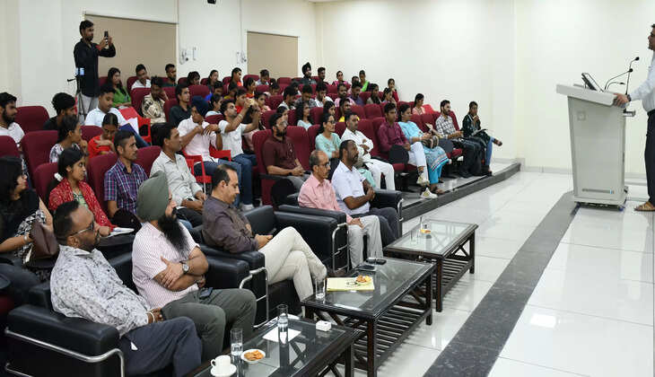 विद्यार्थियों ने एक्सपर्ट्स से पूछे सवाल