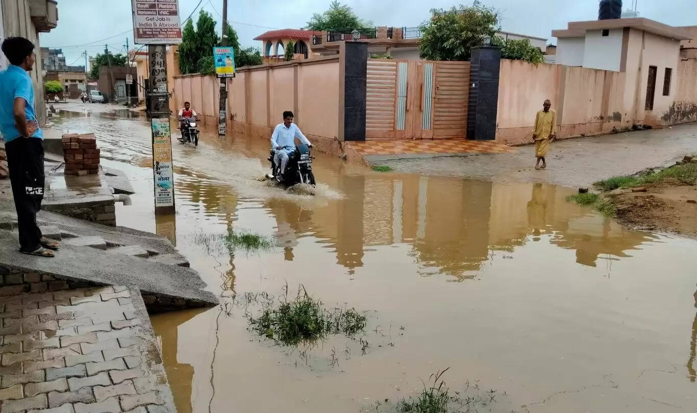 Waterlogging in temples of education, flood like situation in Chowpata area, overflow in Semnal Chowpata, villagers controlled it promptly