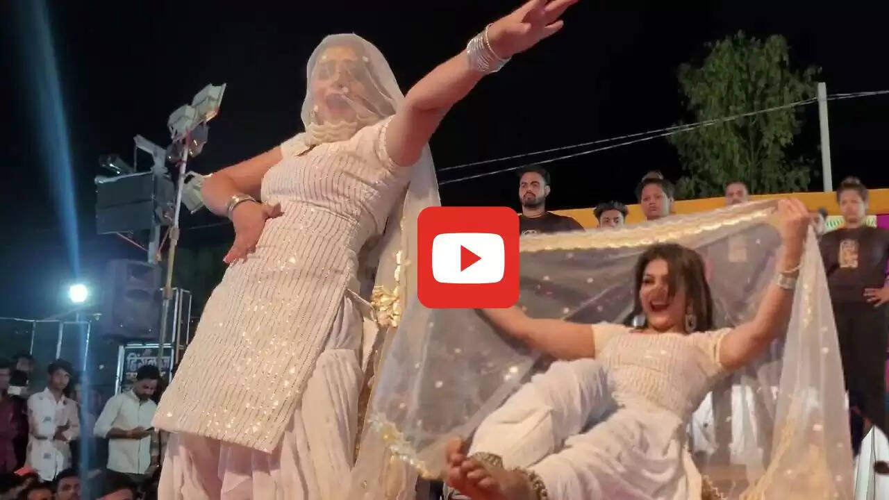 Gori Nagori Dance: गोरी नागोरी ने अपने ठुमकों से लुट ली महफिल, डांस से ज्यादा इशारों ने खींचा दर्शकों का ध्यान