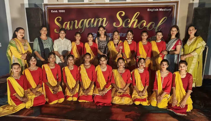 A colourful programme was organised on the occasion of Shri Krishna Janmotsav at Sangam School Bharokhan
