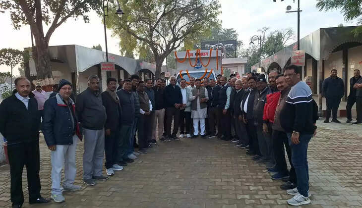 Sirsa resident Pawan Bansal presented Moksha Vahan to Shivpuri in memory of his father