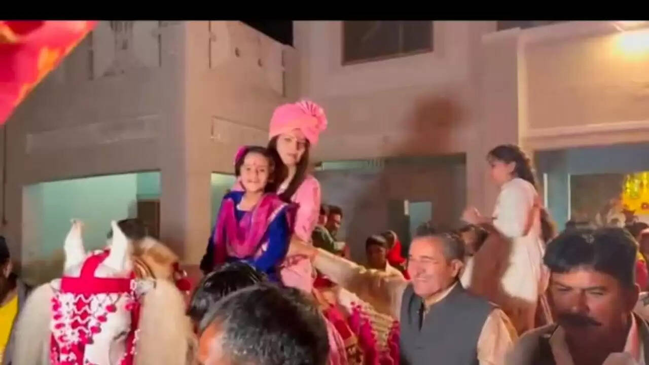 In the village Nathusari Kalan, the daughter was taken out on a mare and the uncle took out the Banaura for the marriage of his niece