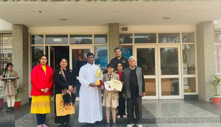 St. Xavier's School Management honored Ditya Arora