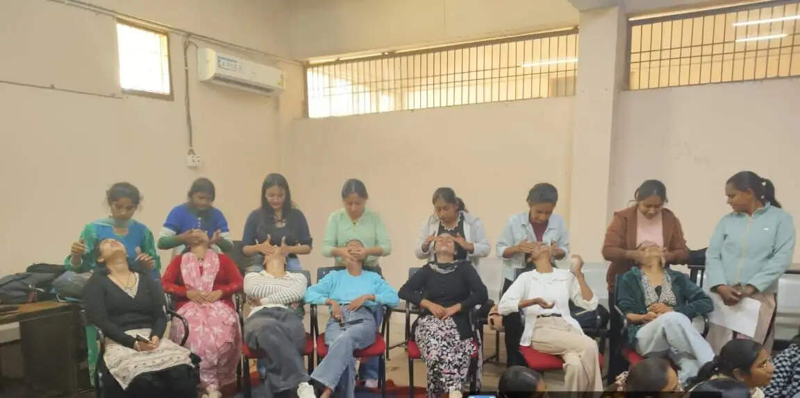 These tips were given to the girl students on beauty care and beauty parlor management at Government National College Sirsa