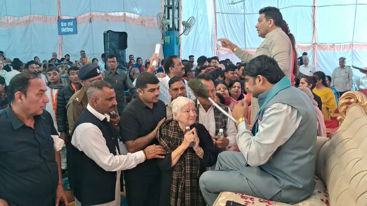 श्री बाबा तारा जी कुटिया में उमड़ा श्रद्धा का सैलाब, सुप्रसिद्ध केरू धाम के गुरु जी हनुमान चौहान पहुंचे श्री तारकेश्वरम धाम