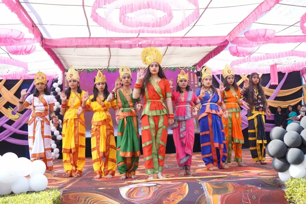 नाथूसरी चौपटा के दयानंद स्कूल में फन उत्सव में बच्चों ने दिखााया जलवा, उत्सव में भारतीय संस्कृति की दिखी झलक