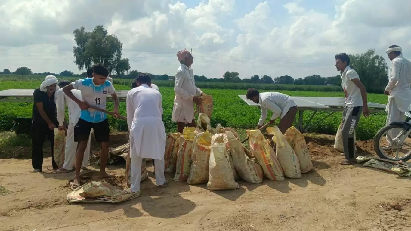 किसानों की फसलों को नुकसान