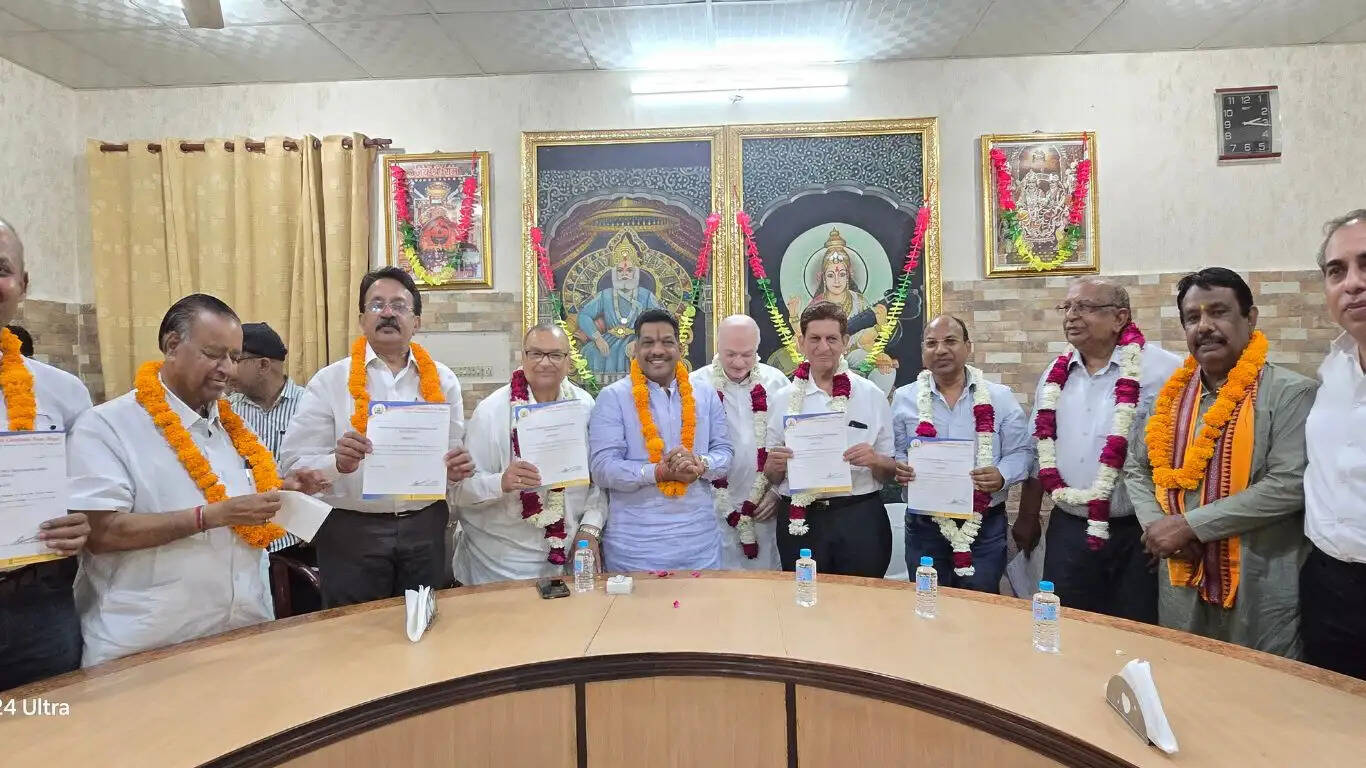 Former minister Gopal Kanda supporter Anil Ganeriwala became the head for the fifth time, all the office bearers were elected unopposed in Maharaja Agrasen School Charitable Trust