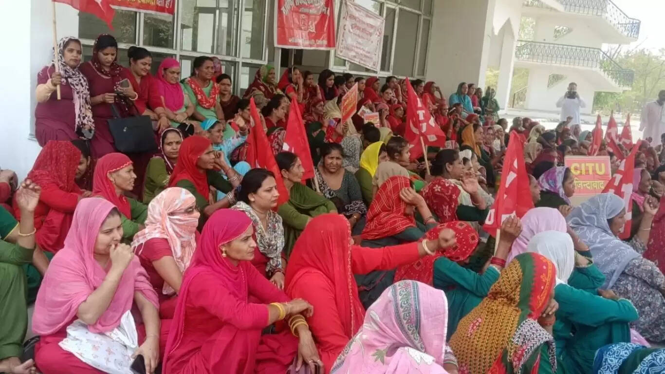 Asha workers protested in the scorching heat in Sirsa, Asha workers gave this warning