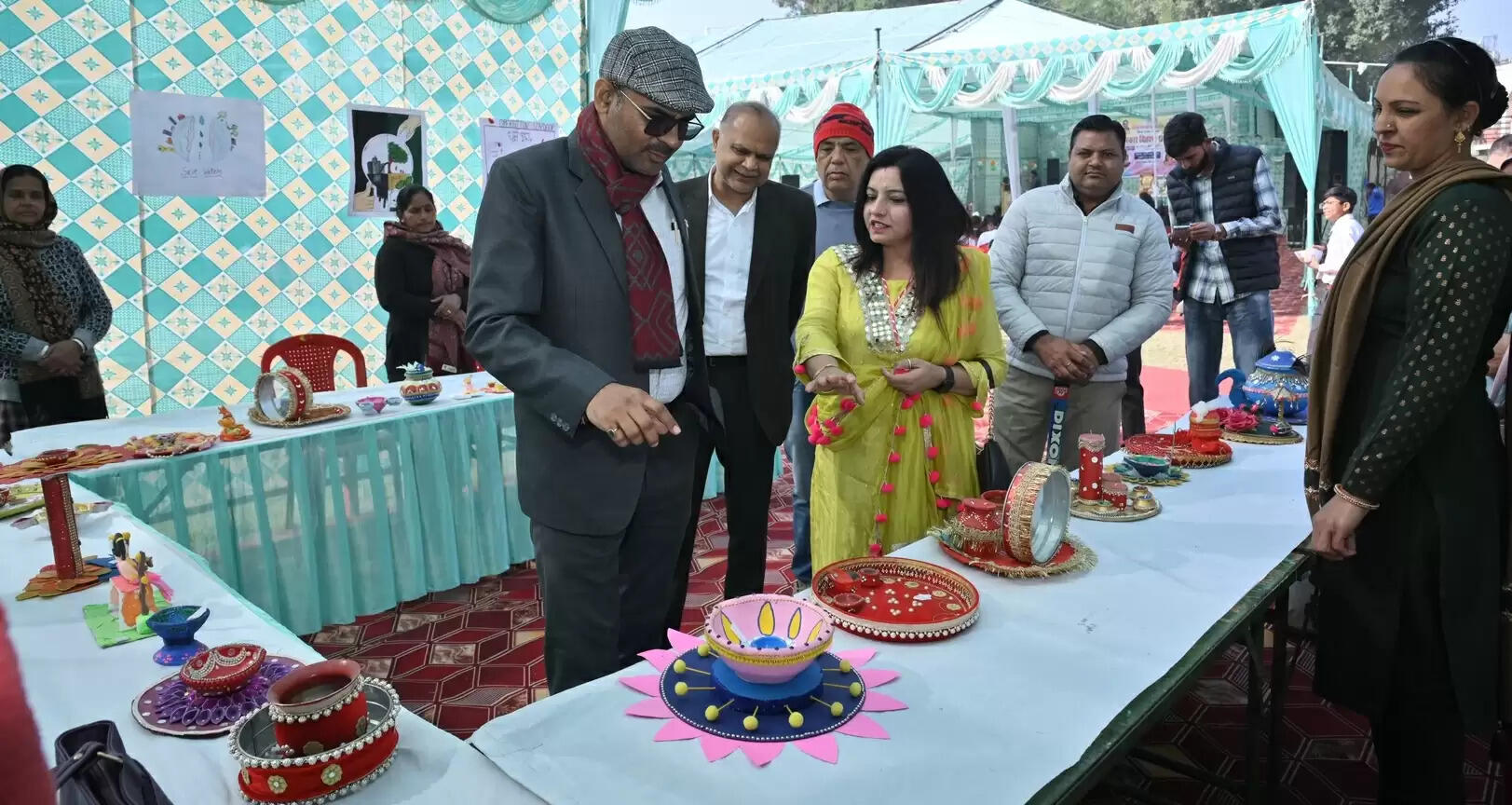 The winning children of the Children's Festival were honored by the Sirsa District Child Welfare Council